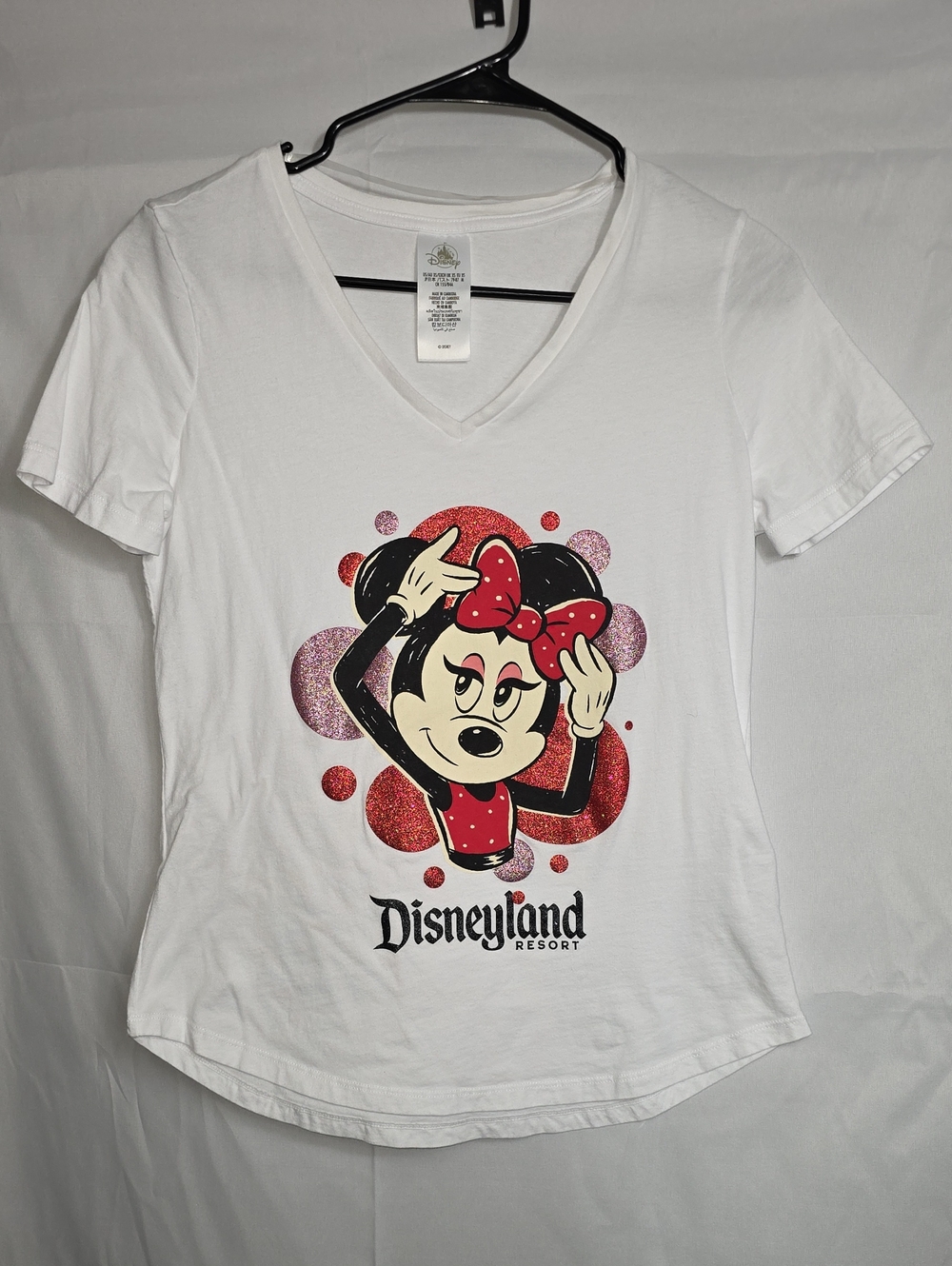 Disney White V-Neck Tee w/ Red & Black Minnie Graphic Womens XS (W25)